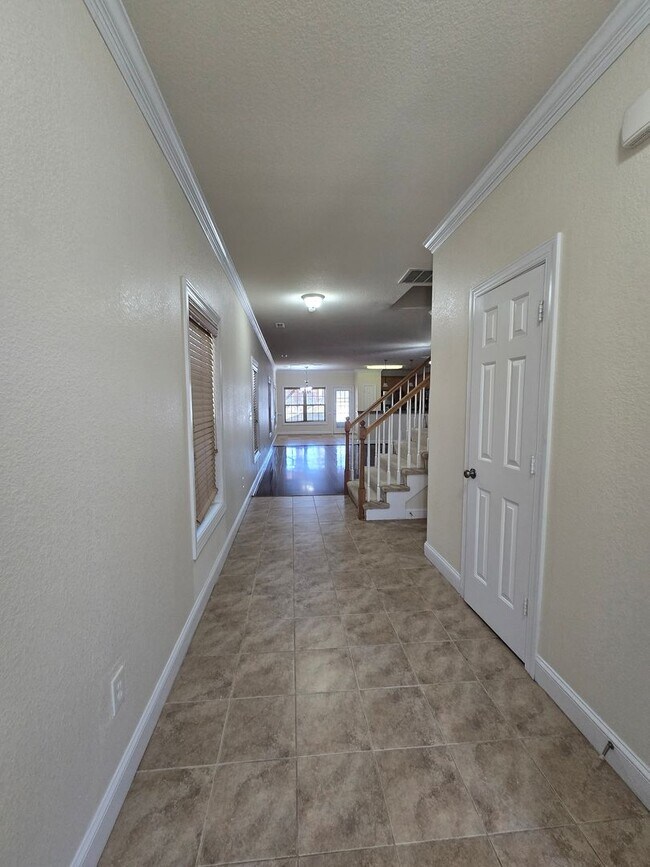 Photo - Lovely 3 Bedroom house near Town Center