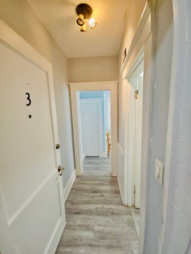 2301 N Jefferson St, Apt 3