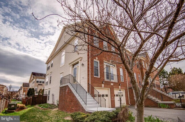 Photo - 43043 Pallan Terrace