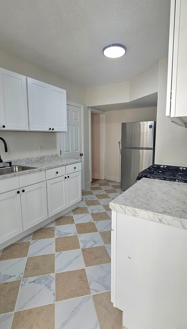 295 Norton St Unit B8