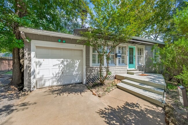 Building Photo - 810 W 41st St Rental