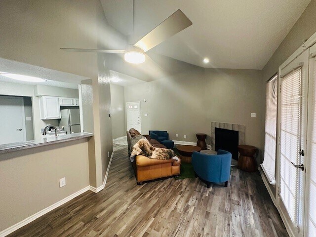 3934 Wymess Dr