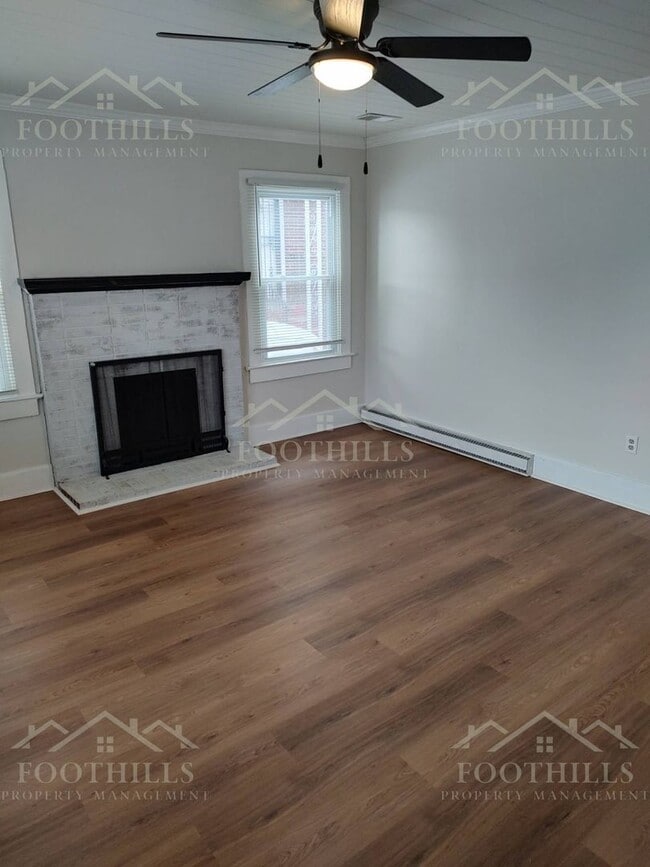 Photo - 211 Dickens Ave