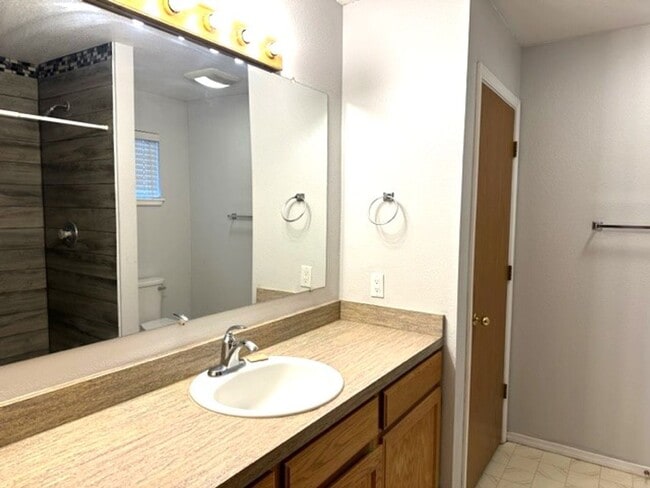 Photo - 3 bedroom 2 bath home in Spring Creek with...