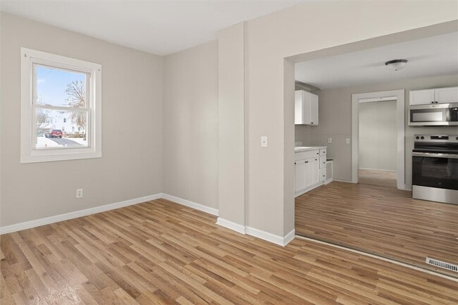 Building Photo - 127 Conkey Ave