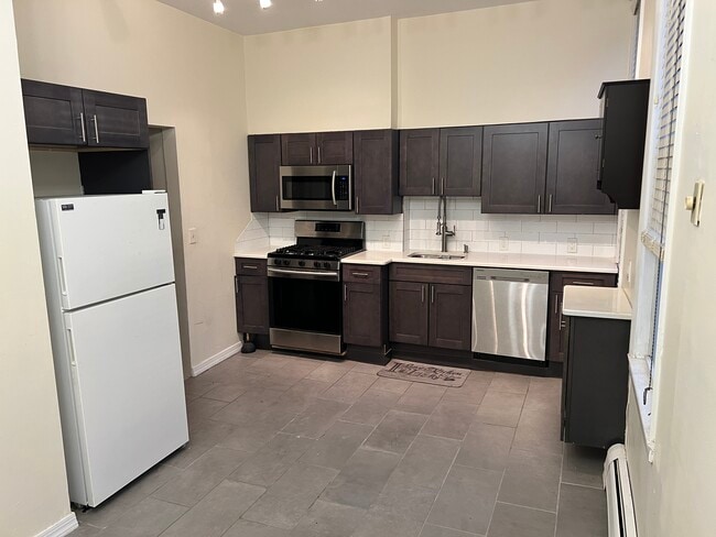 Photo - 90 Manhattan Ave Unit 2