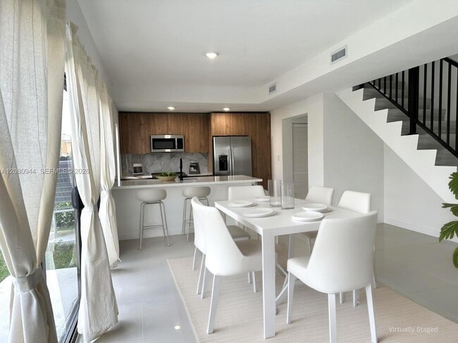 307 NW 13th Pl