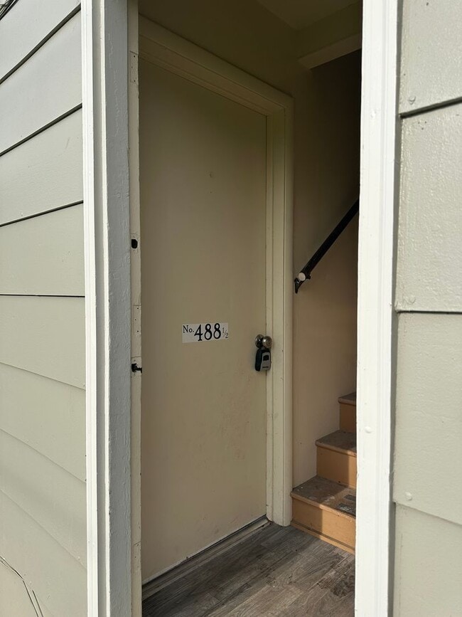 Photo - Large downstairs 1 bedroom apartment!