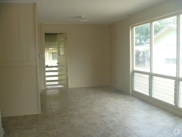 Building Photo - 3/1 $2400.00 water included Rental