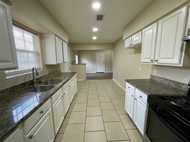 Photo - 6144 Doulton Dr