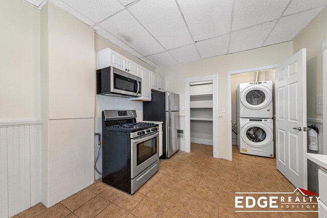 Building Photo - 42 Brackett St Unit 1 Rental