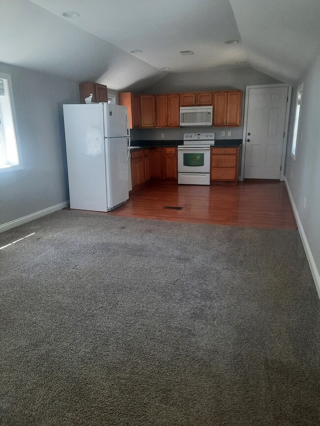 Photo - 466 Center St Unit 2