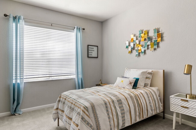 C24960_CitrusTower_Model_GuestBedroom_04 - Citrus Tower