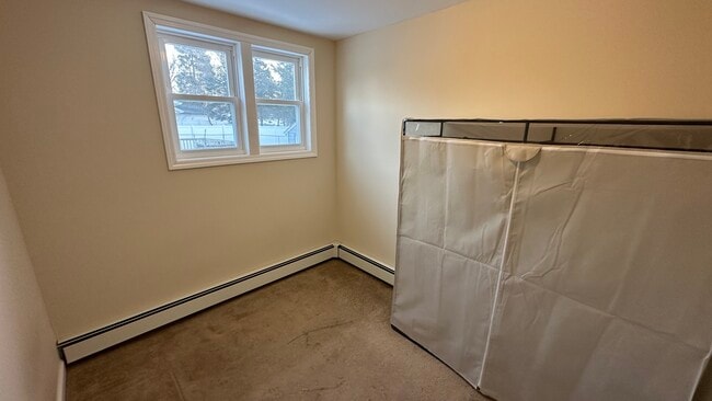 Building Photo - 17 Dorchester Rd Unit Room 1