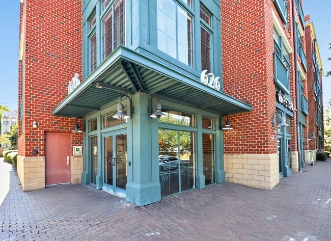 626 N Graham St