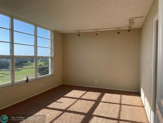 Photo - 605 Oaks Dr Unit 603