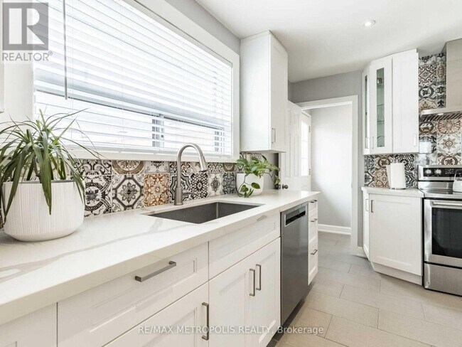 Photo - 60 Reigate Ave