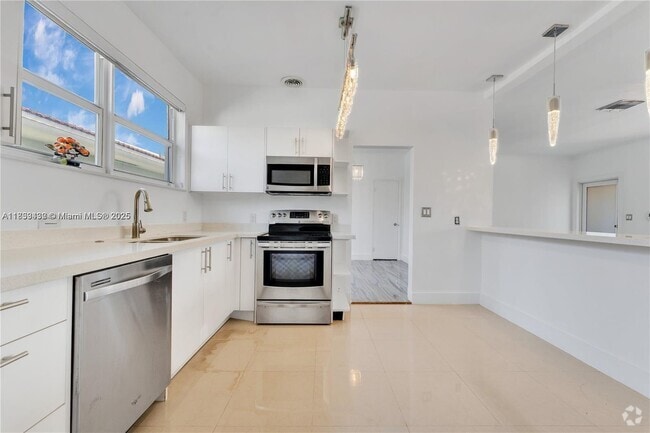 Building Photo - 501 90th St Rental