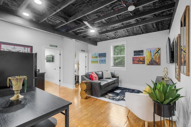 Building Photo - 156 Camellia St Rental