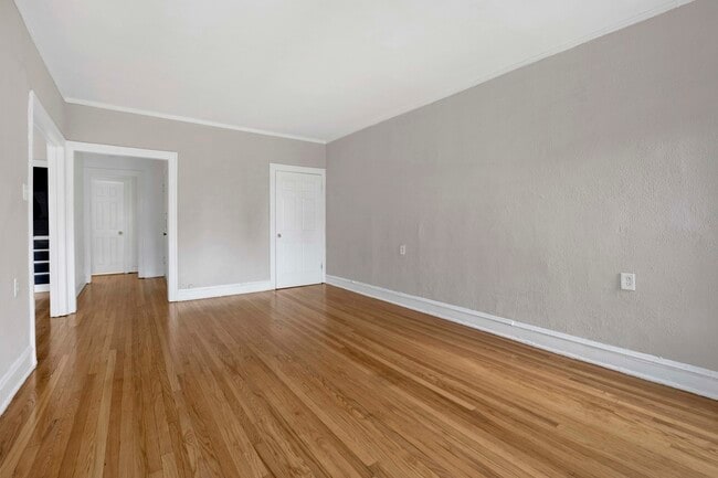 Photo - 1235 W Greenleaf Ave