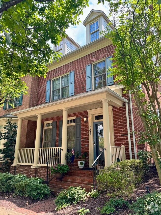 Building Photo - 102 Oak Knoll Terrace Rental