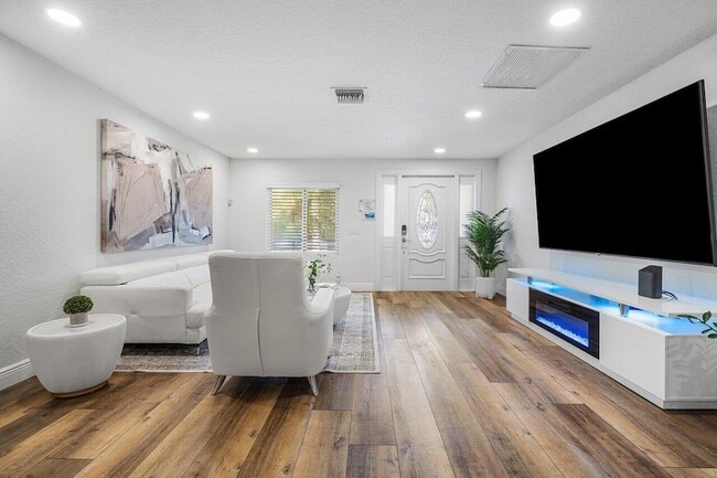 671 Lindell Blvd