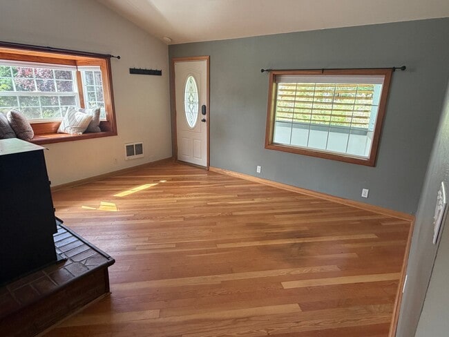 Photo - 721 Cole Rd