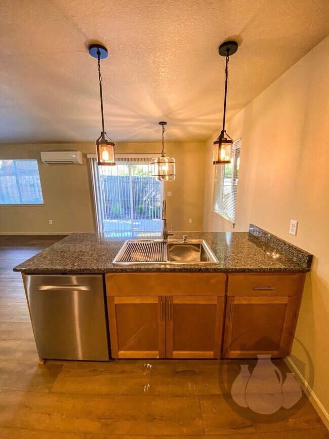 Photo - Willamina Duplex Unidad B