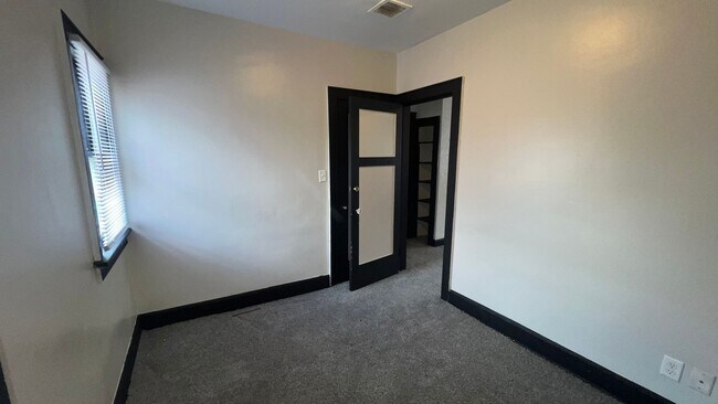 3328 N 38th St Unidad whole house