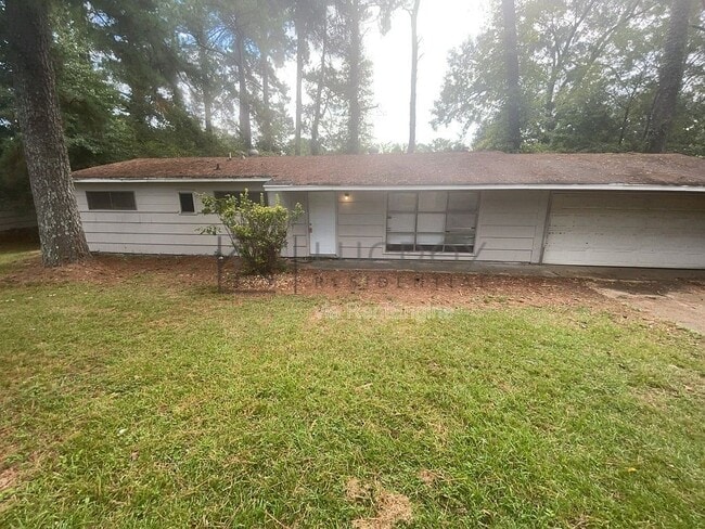 Building Photo - 2694 Woodside Dr