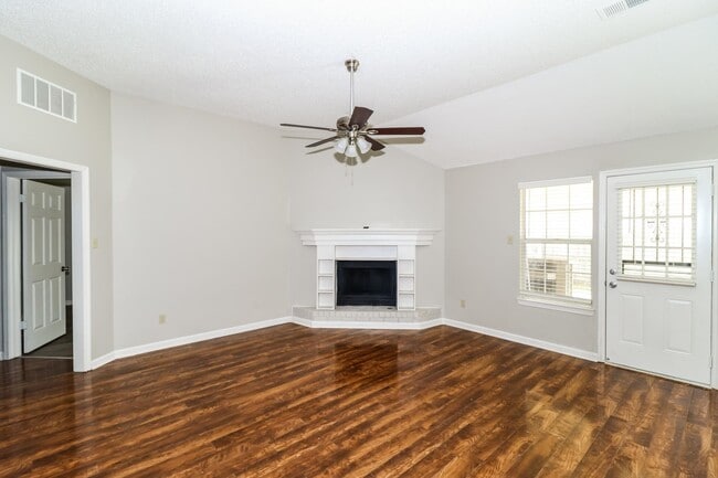 Photo - 4515 Kings Grant Dr