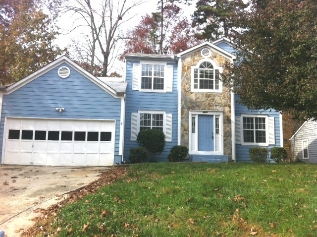 Building Photo - Large 2 Story Near The Airport and I-485