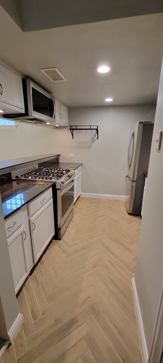 Kitchen - 4938 S Drexel Blvd