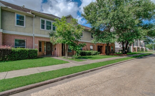 10205 Brooktree Dr
