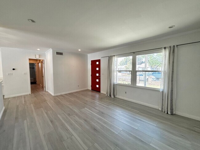 Photo - Beautiful 3 Bedroom Home Located in West Hills