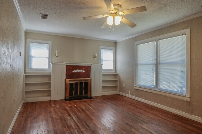 Photo - 2305 27th St Unit Front