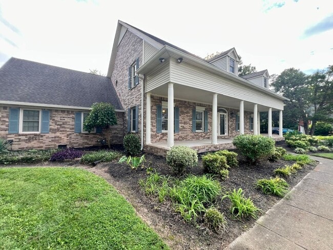 Photo - 1302 Honeywood Pl