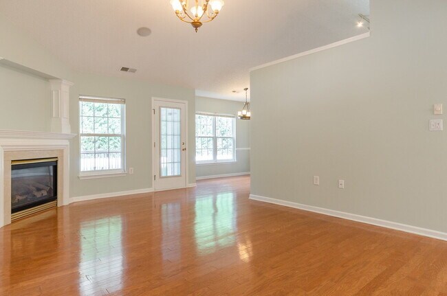 Photo - "Charming 3-Bed Oasis with Spacious 1800 sqft and Private Fenced Backyard in Huntersville!"