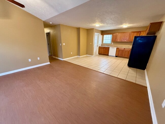 Building Photo - 144 Kinney Rd