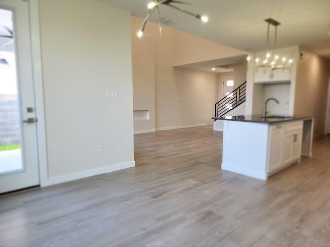 Photo - 7506 Cresta Bella St
