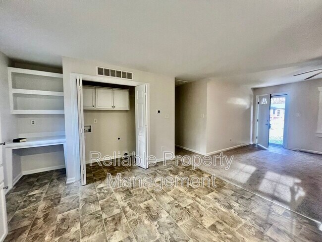 Photo - 1703 Foxwood Dr