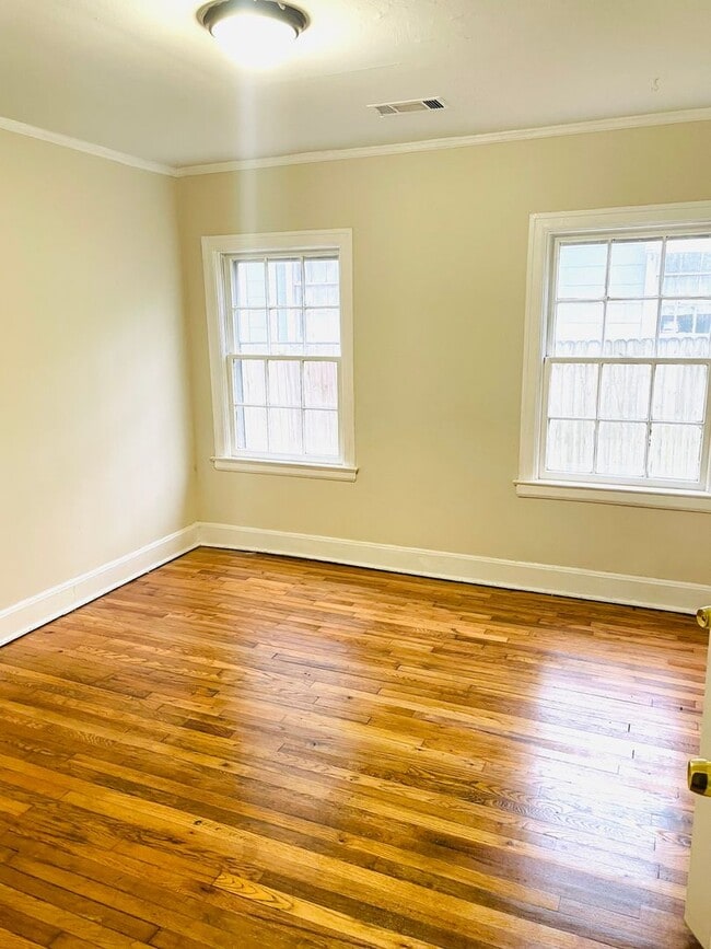 Photo - ** 3 bed 1 bath located close to Jackson Hospital ** Call our self showing number to schedule a t...