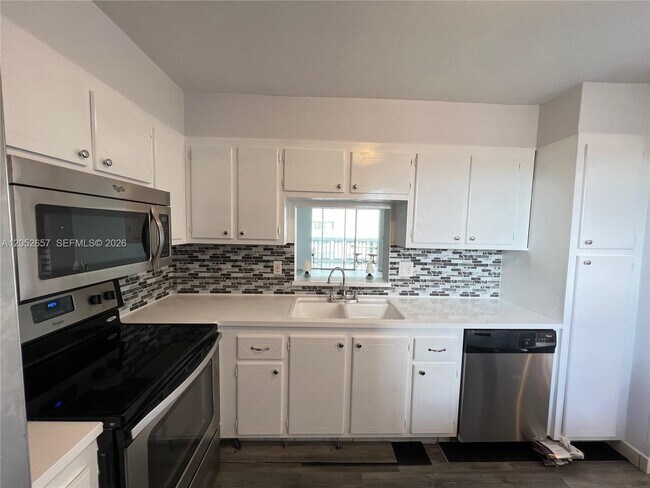 Photo - 301 NE 14th Ave Unit 608