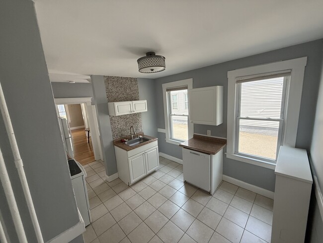 Building Photo - 48 Nesbit Avenue Unit 1st Floor