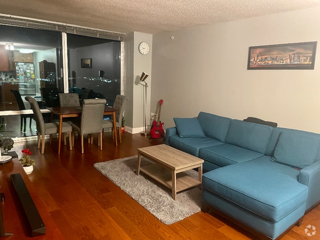 Building Photo - 9655 Woods Dr Rental