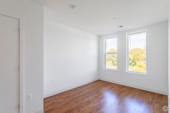 1 BR, 1 BA - 652 SF - South Capitol Apartments