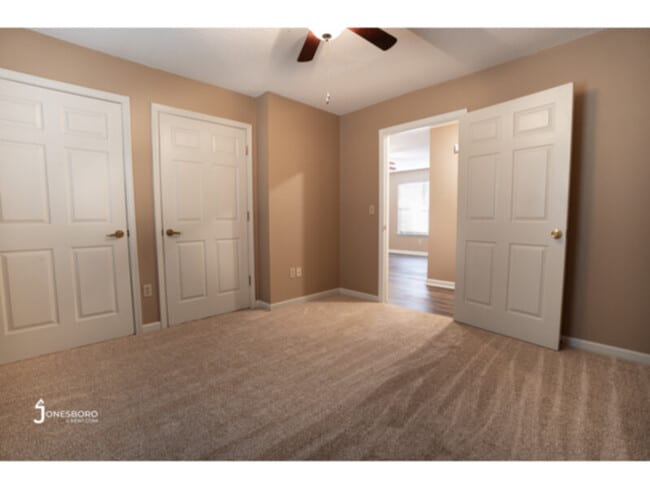 Photo - Kenwood Pointe Apartments: Washer and Drye...