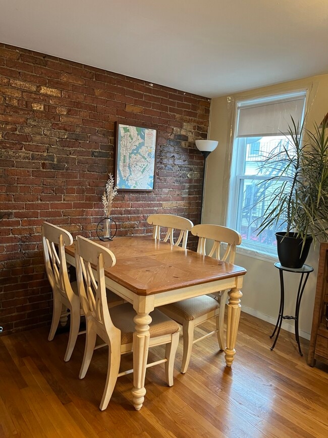 Photo - 218 W 8th St