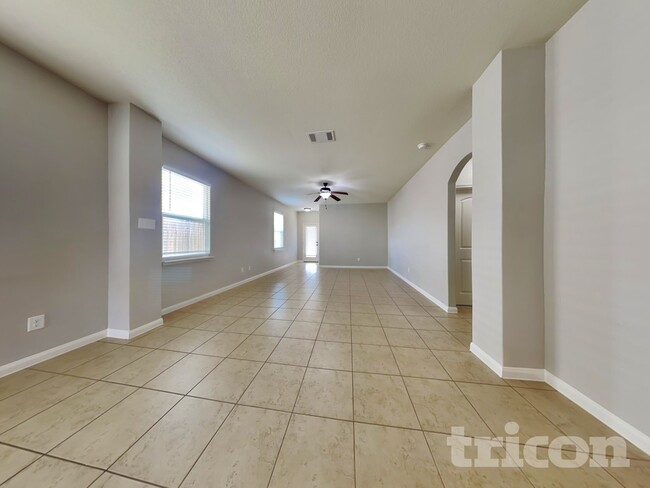 Photo - 1477 Treeta Trail