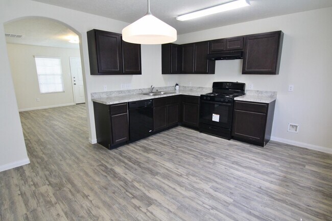 5450 Quail Cove Ln